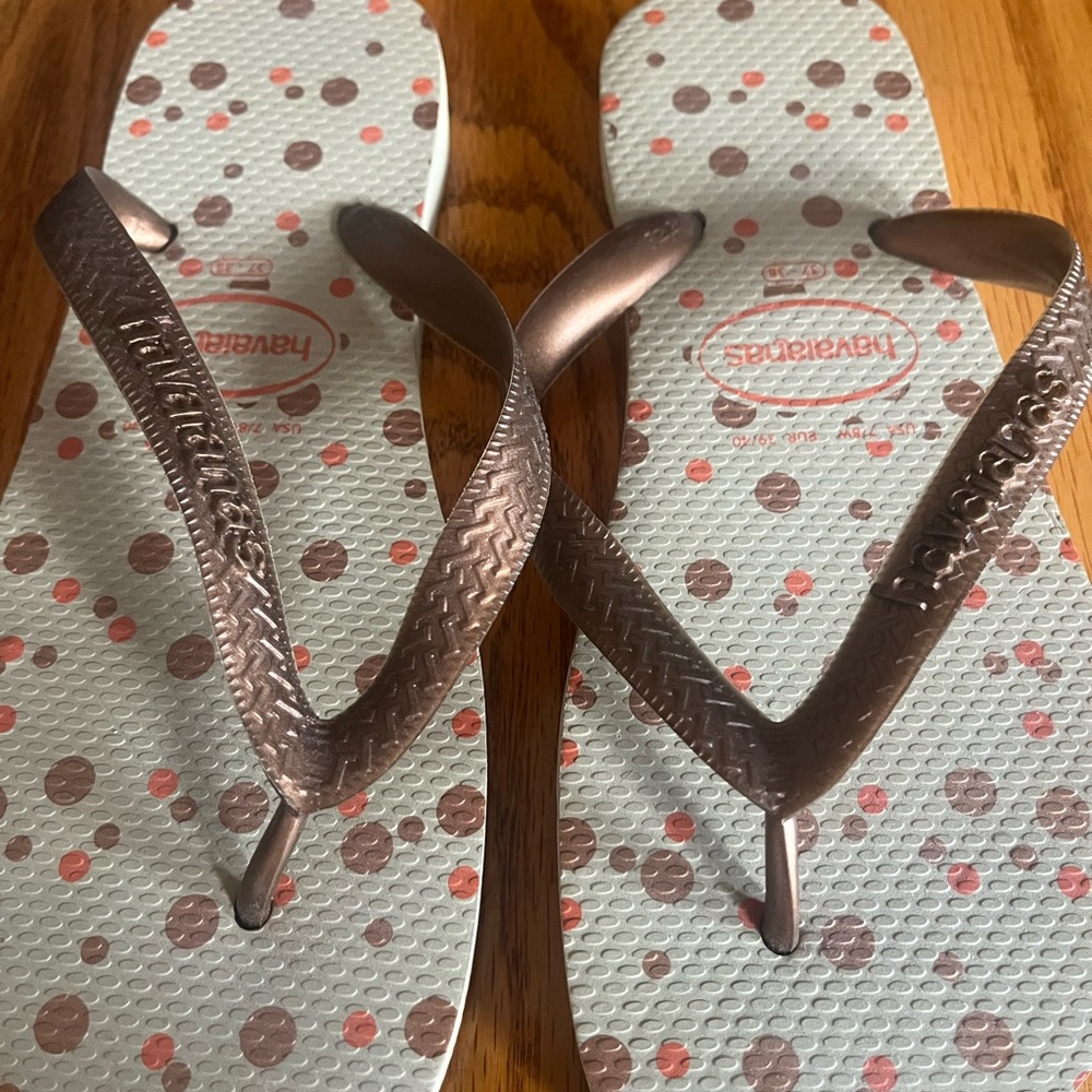 Havianas like new beach shoes